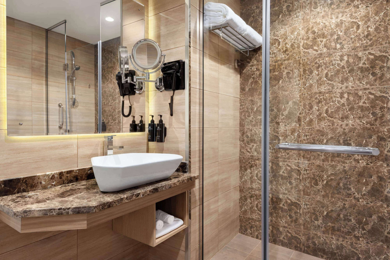 Bathroom 5, La Quinta by Wyndham Abu Dhabi Al Wahda, Abu Dhabi City