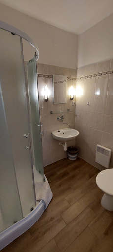 Bathroom 4, Hotel Grand, Praha - západ