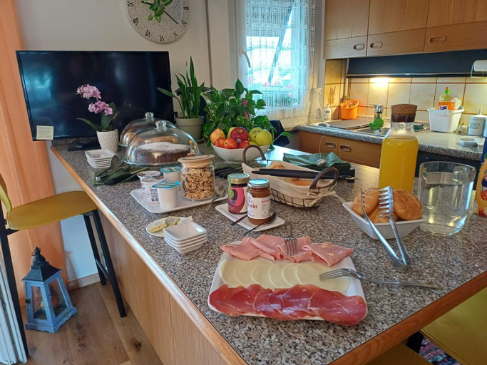 Food & Drinks