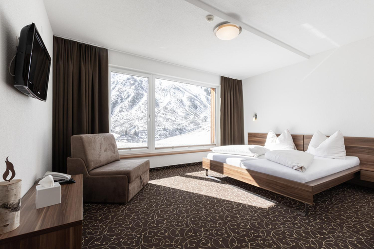 Bedroom 2, Hotel Garni Birkhahn, Landeck