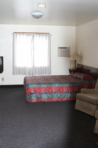 Bedroom 3, Dayton Motel, Columbia
