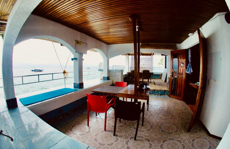 Others 4, Moana Beach House, Moalboal