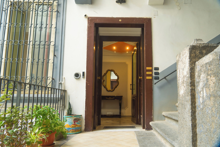 Exterior & Views 2, Suite d'élite Chiaia, Napoli