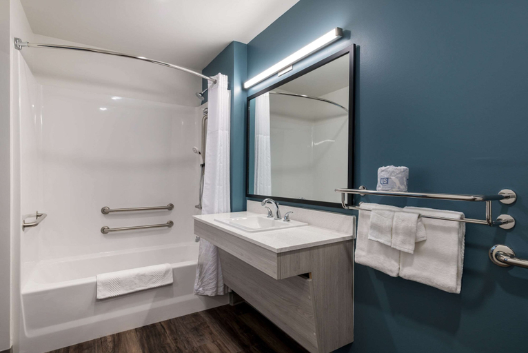 Bathroom 4, WoodSpring Suites Greensboro - High Point North, Guilford