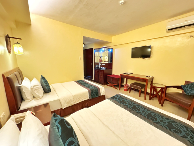 Bedroom 4, Golden Phoenix Hotel Boracay, Malay