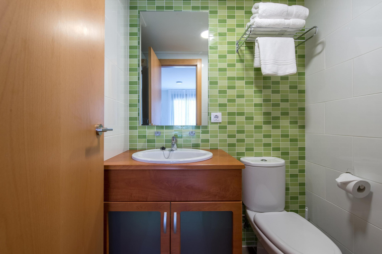 Bathroom 5, Apartamentos Las Dunas, Valencia