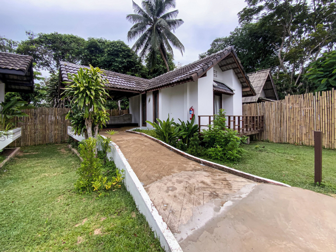 Exterior 4