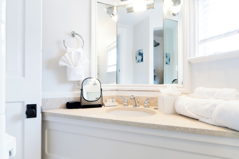 Bathroom 3, Centerboard, Nantucket