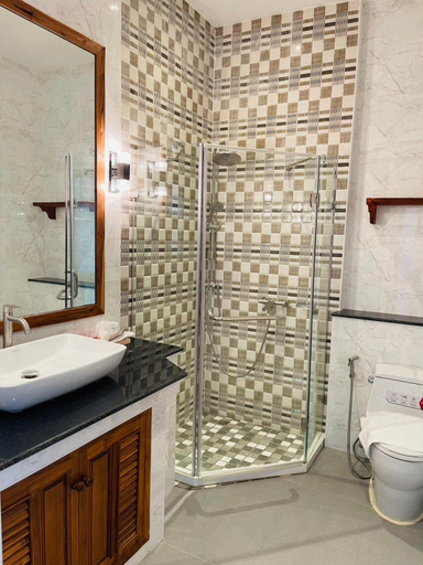 Bathroom 3, Kum-Chan House Hotel (เฮือนก่ำจันทร์), Muang Nan