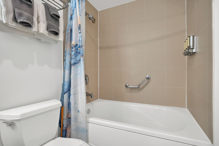 Bathroom 4, Beautiful Blue Gold Studio Ocean View, Miami-Dade