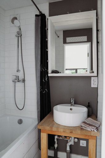Bathroom 3, Chateau Chapiteau, Lagodekhi
