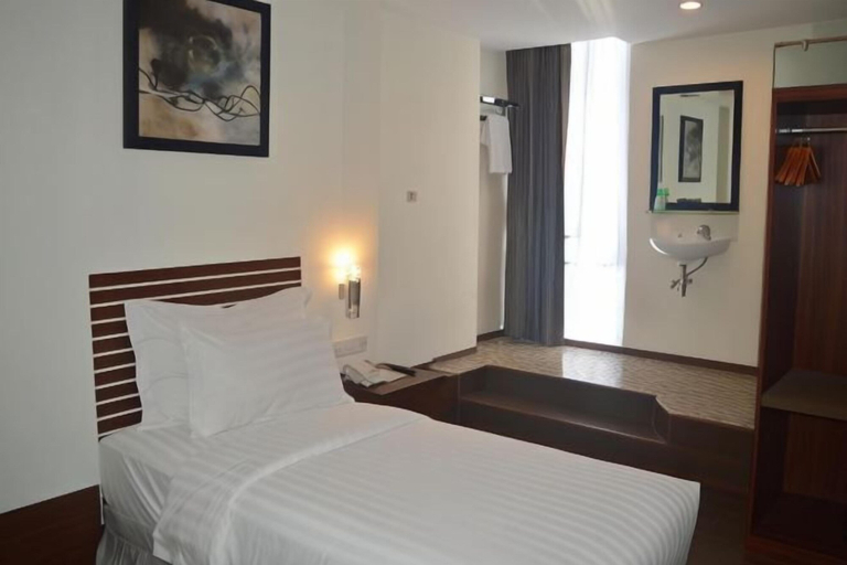 Bedroom 12