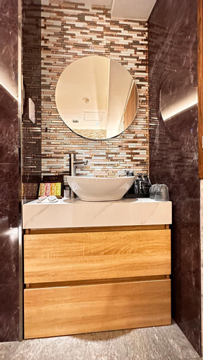 Bathroom 16