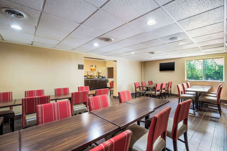 Food & Drinks 5, Comfort Inn & Suites Fairborn near Wright Patterson AFB, Greene