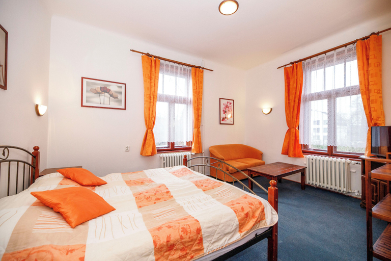 Bedroom 3, Hotel Grand, Praha - západ