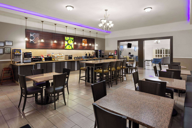 Food & Drinks 5, La Quinta Inn & Suites by Wyndham Deer Park, Houston
