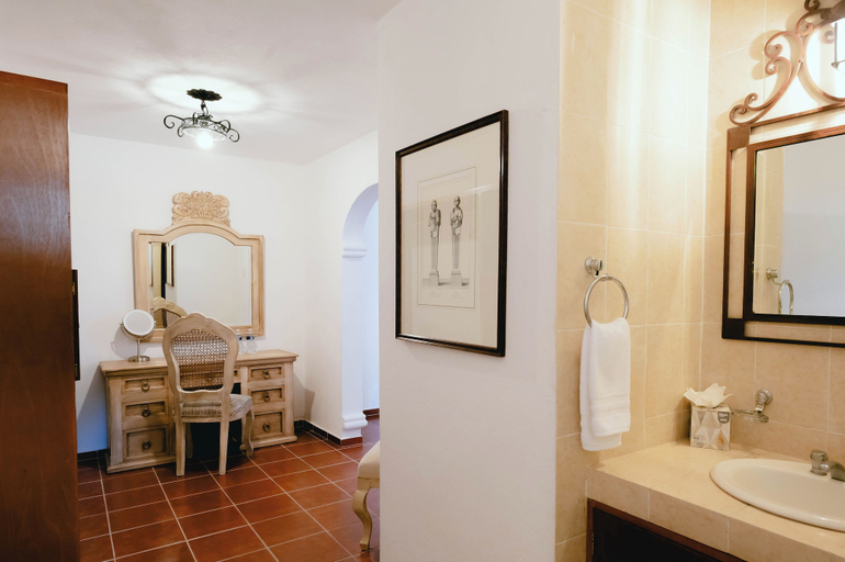 Bathroom 3, Hotel Hacienda La Cieneguita, Allende