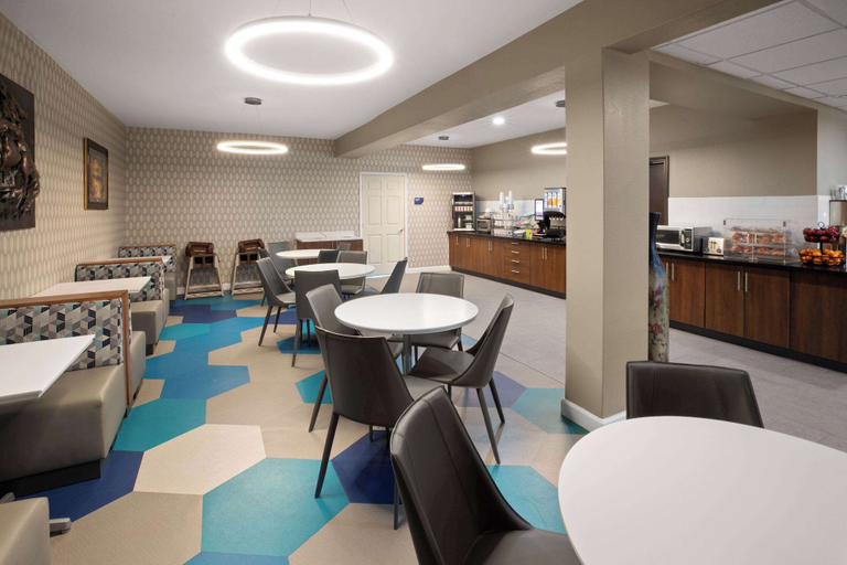 Food & Drinks 5, Microtel Inn & Suites by Wyndham Buda Austin South, Hays