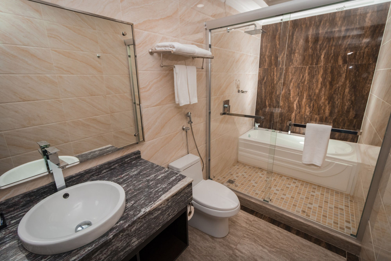 Bathroom 3, Hotel City Plaza & Suites, David