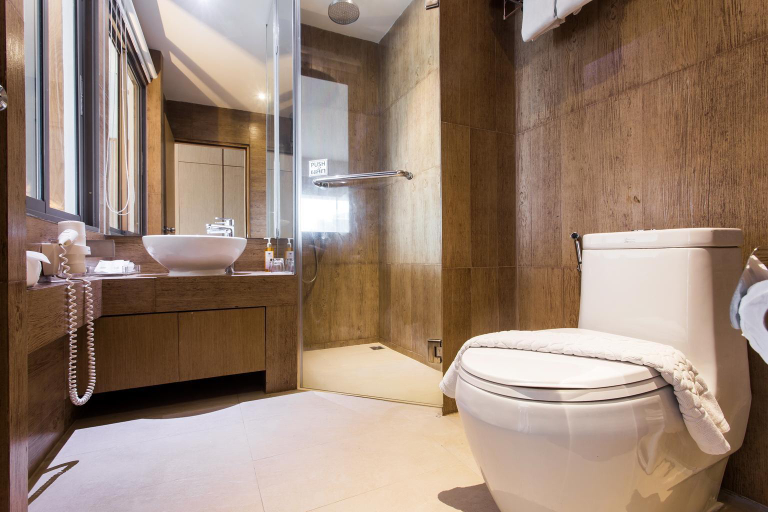 Bathroom 18