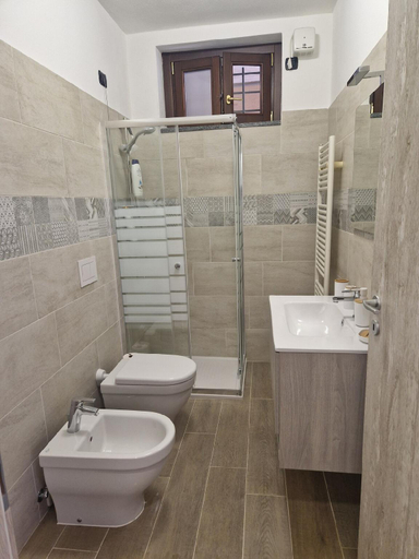 Bathroom 2, Casa Leo Malpensa, Varese