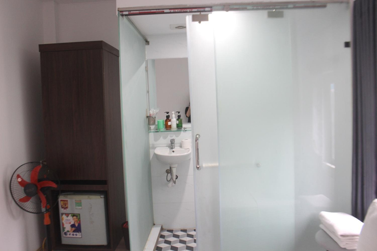 Bathroom 3, hanoi little hotel, Hoàn Kiếm
