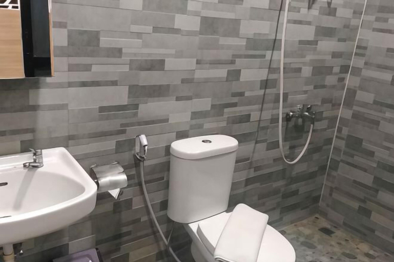 Bathroom 7