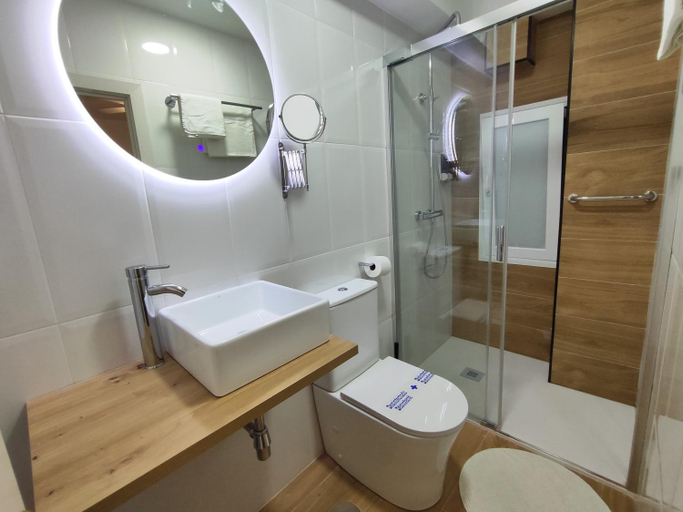 Bathroom 2, Hostal Lucy, Cantabria
