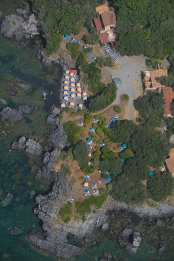 Others 3, illicini stabilimento balneare e albergo, Potenza