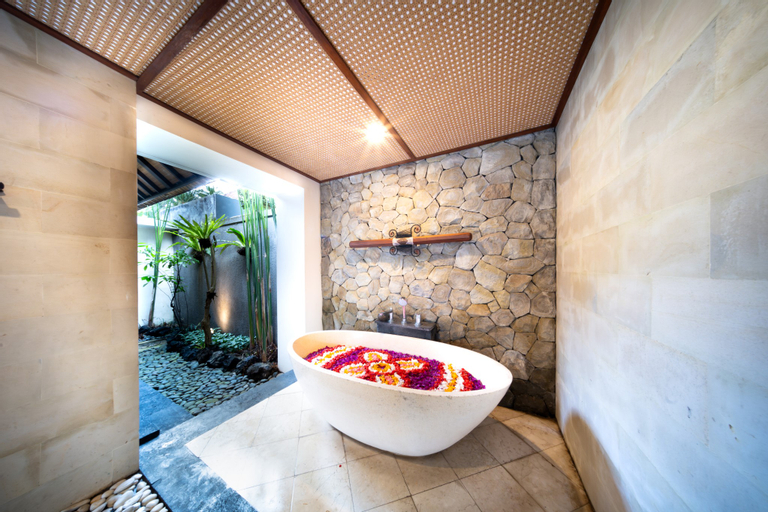 Bathroom 18
