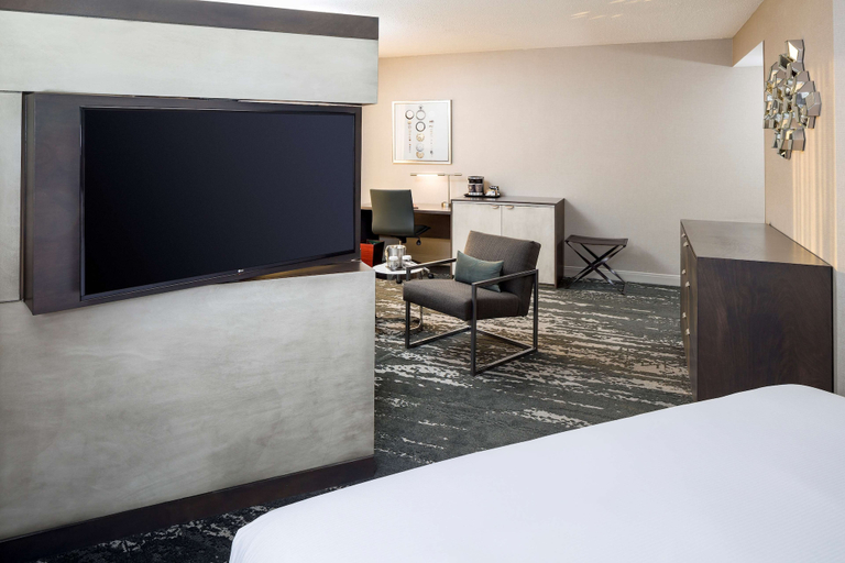 Bedroom 3, Doubletree By Hilton Boston Logan Airport Chelsea, Suffolk