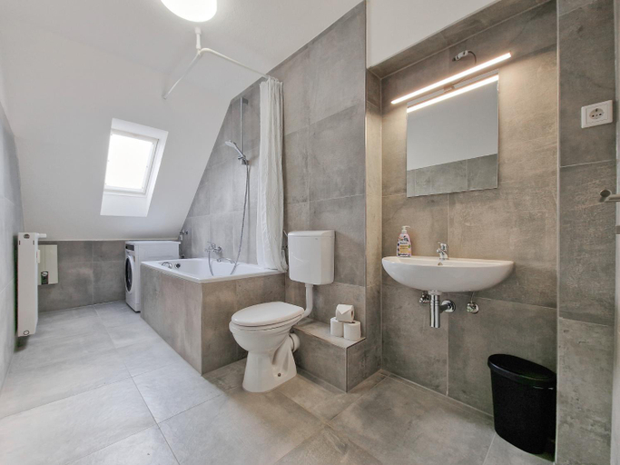 Others 4, Tolstov Apartments - 3 and 4 Room Apartments, Duisburg