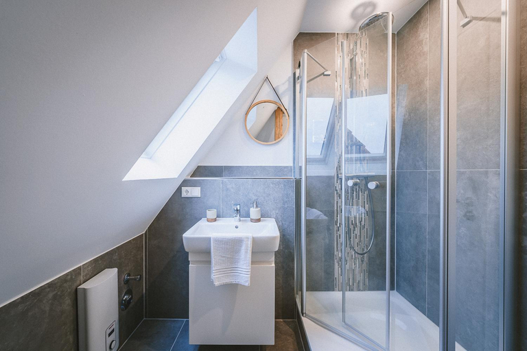 Bathroom 2, Sadebo Central Altbau Apartments Lubeck, Lübeck