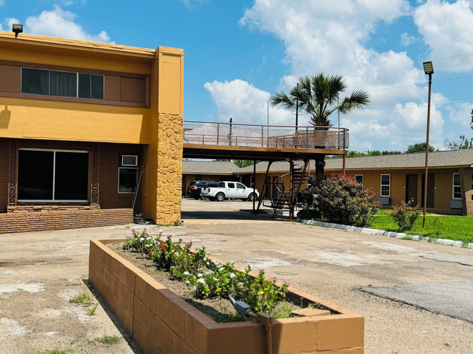 Exterior & Views 2, EXPRESS INN & SUITES, Wharton