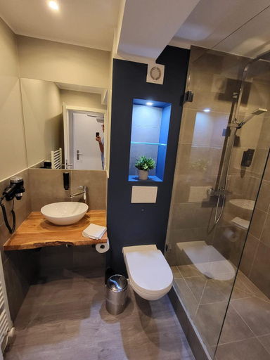 Bathroom 3, Liro Hotel Oberhausen, Oberhausen