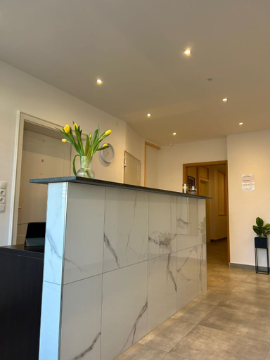 Others 5, M & M Hotel, Verden