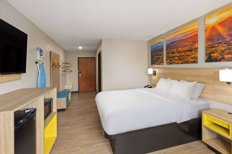 Bedroom 3, Days Inn by Wyndham Glasgow, Barren