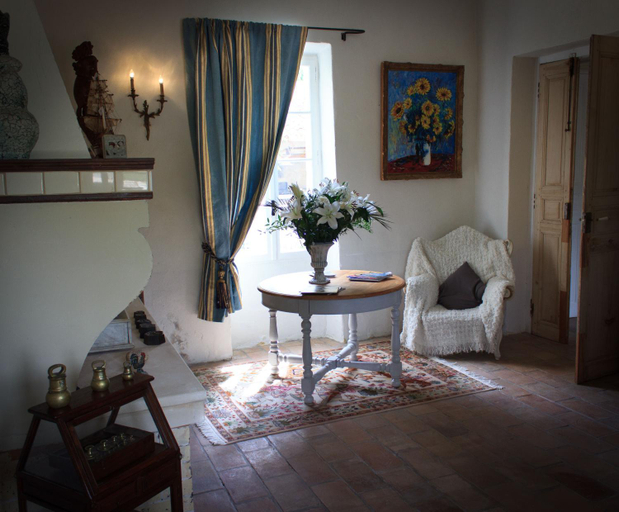 Public Area 2, Les Carmes and spa, Vaucluse