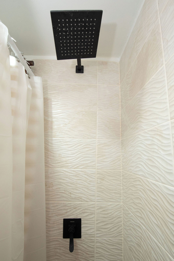 Bathroom 4, La Casa de Paz