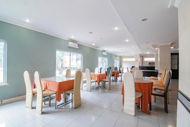 Food & Drinks 5, Collection O Senapelan Near Rsud Petala Bumi Formerly De Town Hotel, Pekanbaru