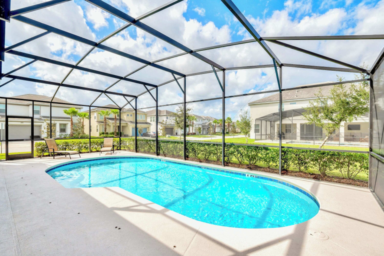 Sport & Beauty 4, 18 Guest Resort Home - Near Disney, Osceola