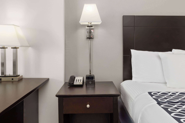 Bedroom 3, La Quinta Inn & Suites by Wyndham Deer Park, Houston