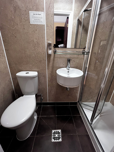 Bathroom 5, Dolphin Inn, London