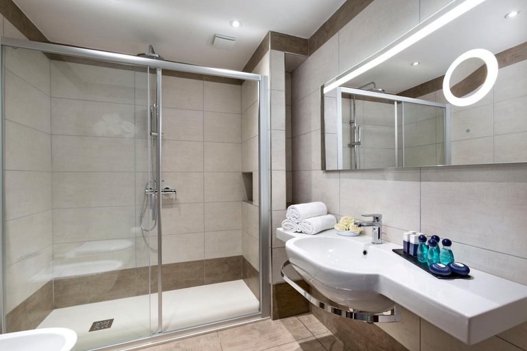 Bathroom 5, I Giardini di Cala Ginepro Hotel-Resort, Nuoro