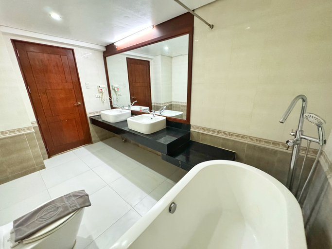 Bathroom 5, Golden Phoenix Hotel Boracay, Malay