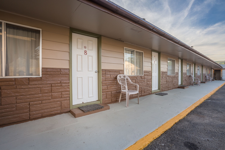 Exterior & Views 2, Dayton Motel, Columbia