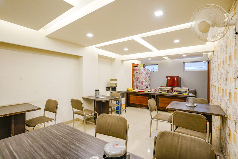 Food & Drinks 3, Fabhotel Panchsheel, Vadodara