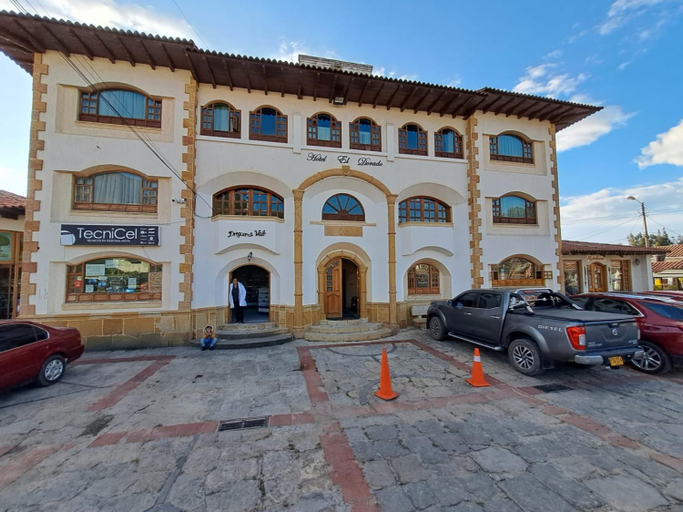 Exterior & Views