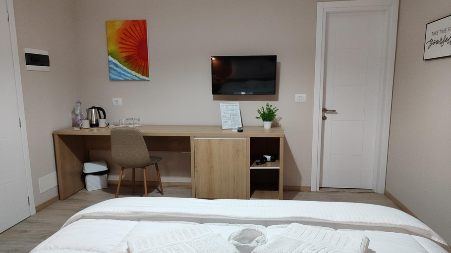 Bedroom 2, Elvish Garden Boutique B&B, Beratit