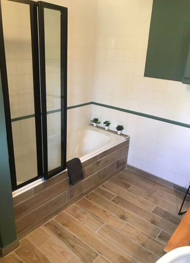 Bathroom 2, Apartment in Saint-lo-d'ourville, Manche
